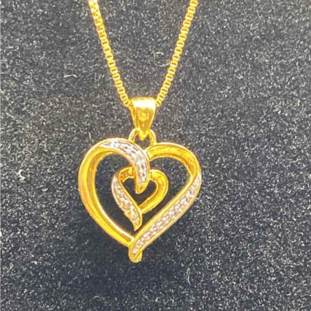 Elegant Gold Heart Pendant Necklace New In Box